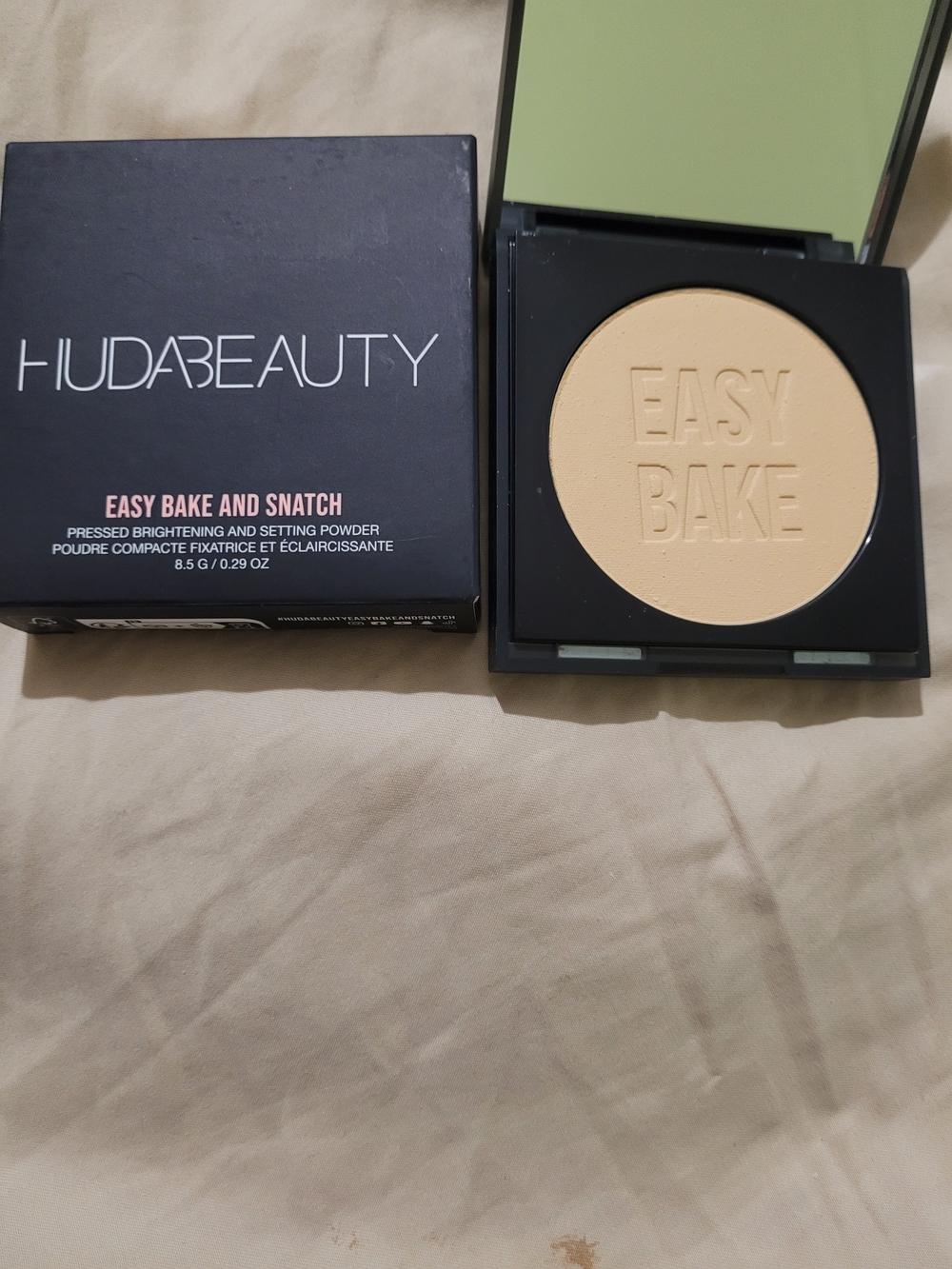 Huda Beauty Setting Powder In Banana Bread